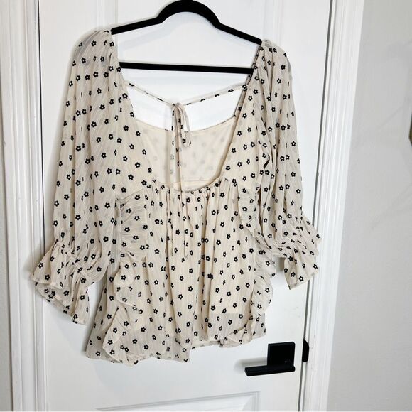 Altar'd State Floral Polka Dot Top Size M NWT - Picture 3 of 5